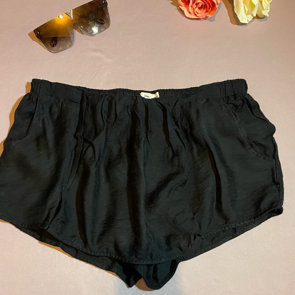 SILENCE + NOISE BLACK SHORTS